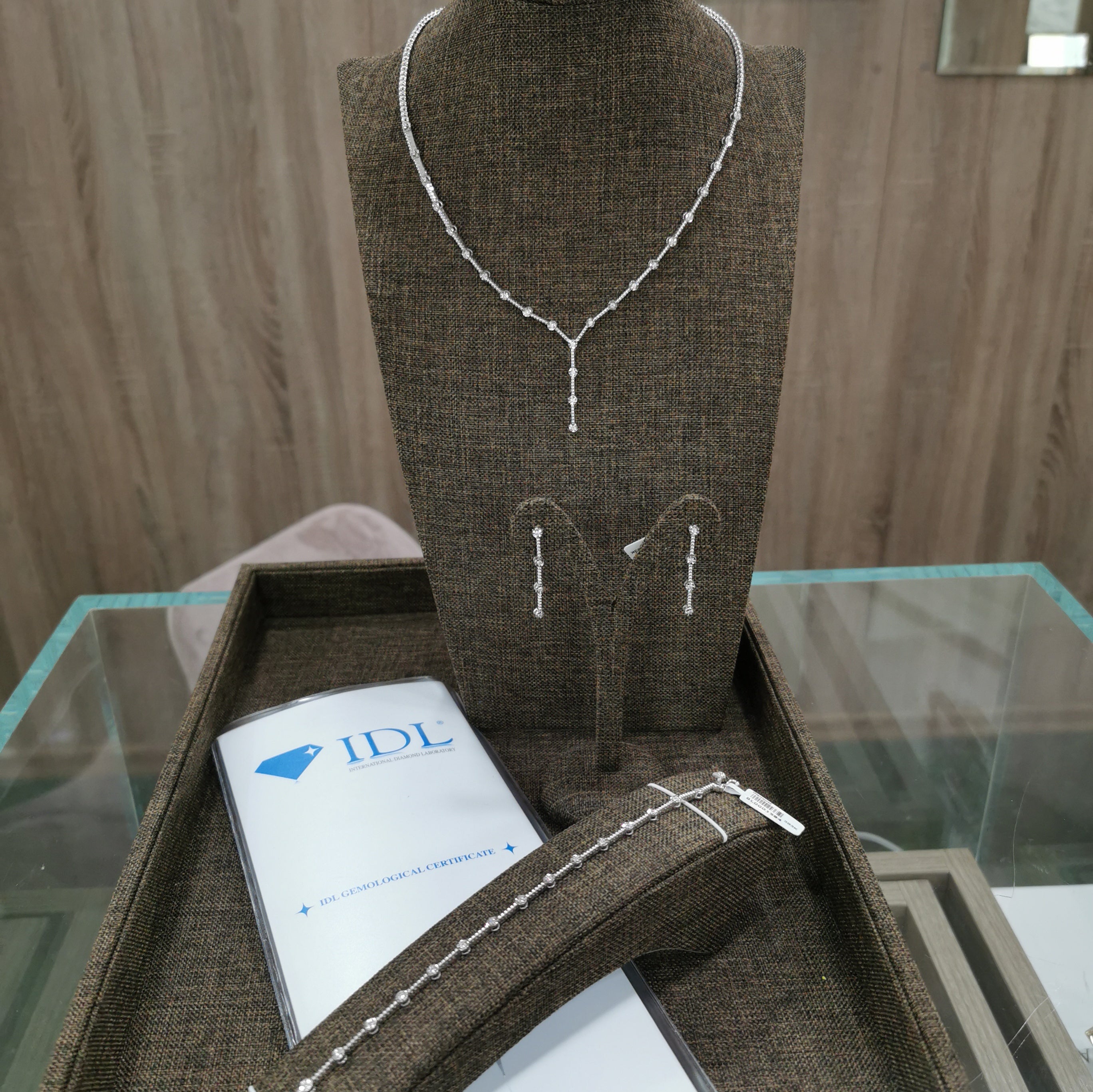 Комплект бяло злато с диаманти 0.79 карата